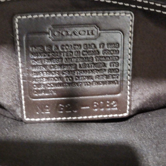 Beautiful Designer Coach Shoulder Tote Bag - Picture 4 of 6